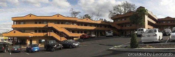 And Hotel 2*